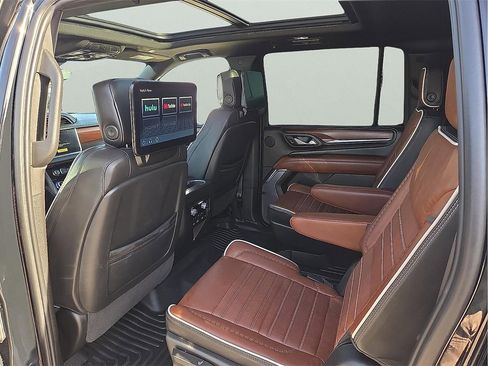 Used 2024 GMC Yukon XL Denali Ultimate image 11