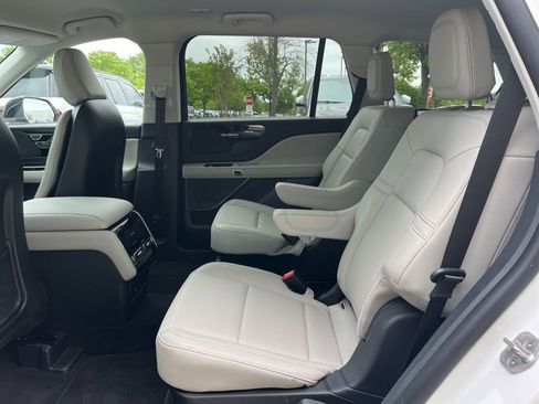Used 2026 Lincoln Aviator AWD image 11