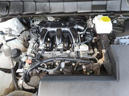 Used 2024 Nissan Pathfinder S FWD image 26