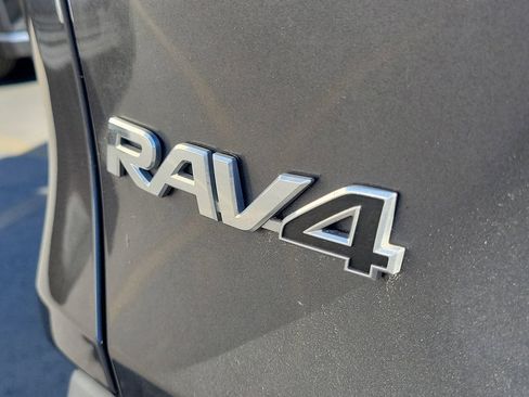 Used 2020 Toyota RAV4 LE image 7