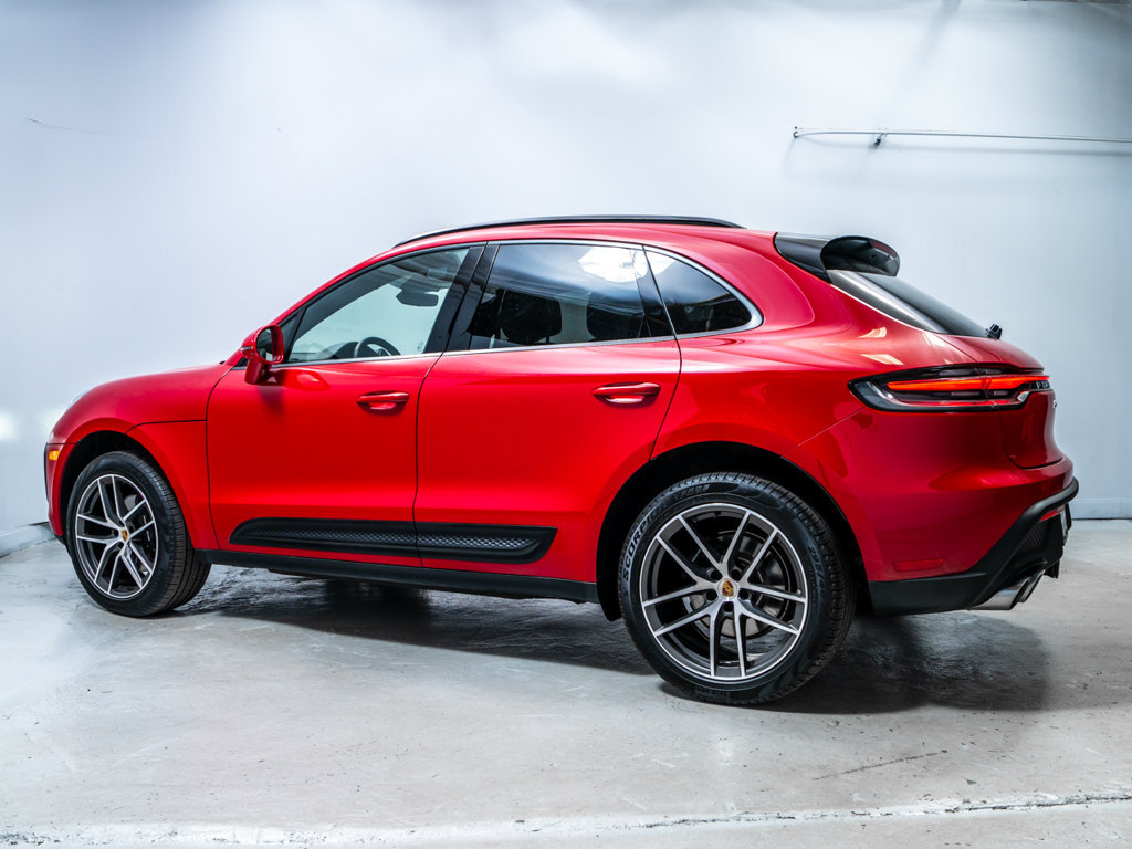 Used 2025 Porsche Macan AWD/4WD image 2