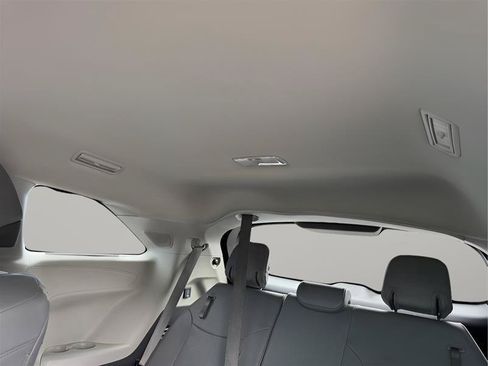 Used 2022 Toyota Sienna Limited FWD image 30