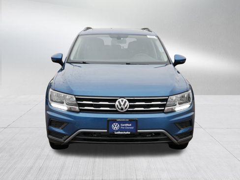 Certified 2020 Volkswagen Tiguan SE w/ Panoramic Sunroof Package image 2