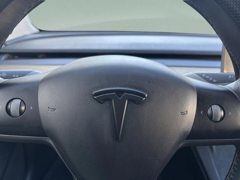 Used 2021 Tesla Model 3 Standard Range Plus image 11