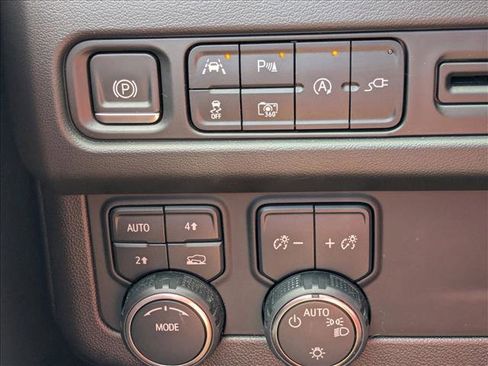 Used 2022 Chevrolet Suburban RST w/ Luxury Package image 15