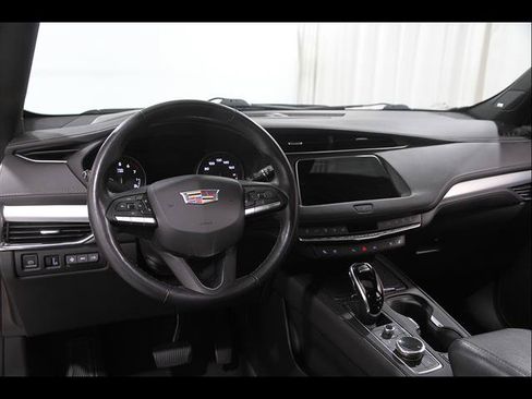 Used 2022 Cadillac XT4 Premium Luxury w/ Technology Package AWD/4WD image 6