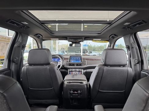 Used 2023 Chevrolet Suburban Z71 w/ Luxury Package AWD/4WD image 4