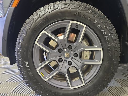 Used 2024 Rivian R1S Adventure image 9