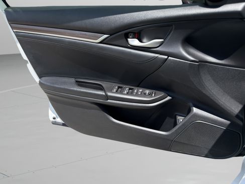 Used 2019 Honda Civic Touring image 18