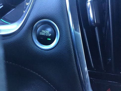 Used 2023 Chevrolet Traverse LT image 25