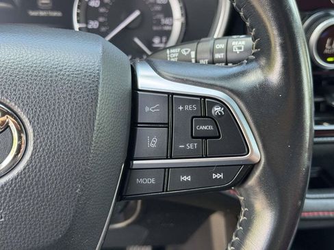 Used 2021 Toyota Highlander XSE AWD/4WD image 12