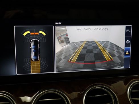 Used 2017 Mercedes-Benz E 300 4MATIC image 9