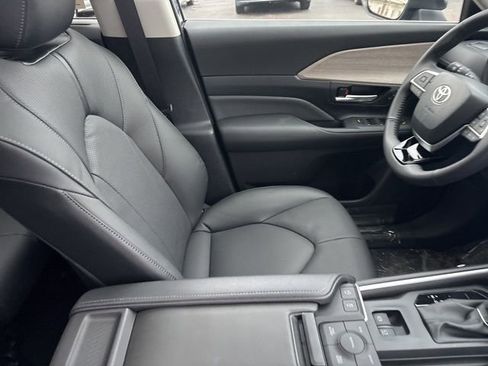 New 2026 Toyota Grand Highlander Limited image 32