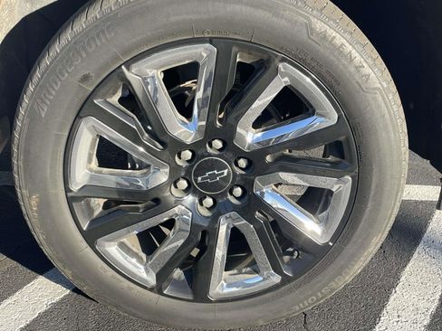 Used 2019 Chevrolet Silverado 1500 High Country w/ Technology Package image 9