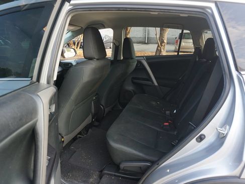 Used 2018 Toyota RAV4 LE FWD image 19