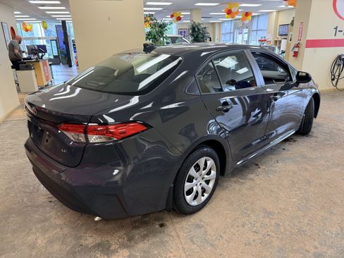 Used 2024 Toyota Corolla LE FWD image 9