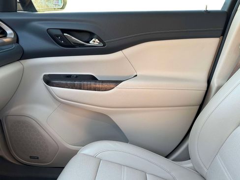 Used 2023 GMC Acadia Denali w/ Denali Technology Package image 24