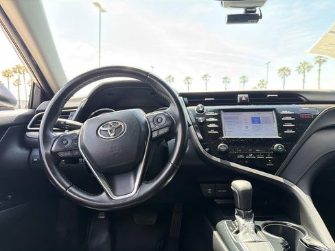 Used 2019 Toyota Camry SE w/ Convenience Package FWD image 11