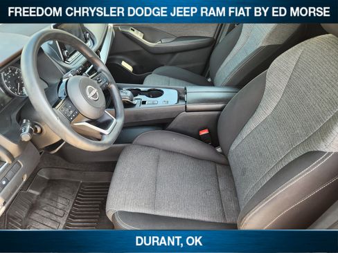 Used 2022 Nissan Rogue SV FWD image 8