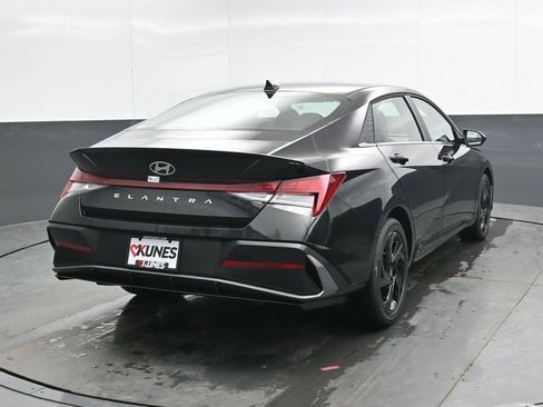 New 2026 Hyundai Elantra SEL Sport Premium FWD image 8