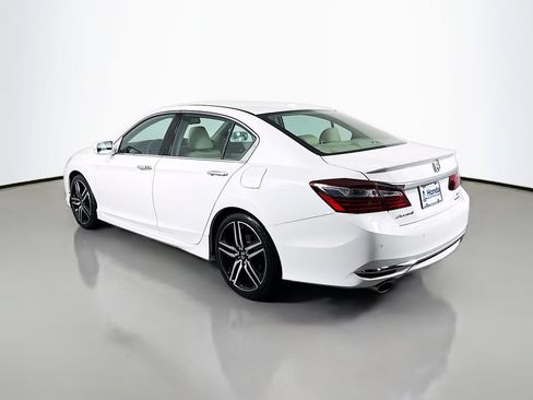 Certified 2017 Honda Accord Touring image 5