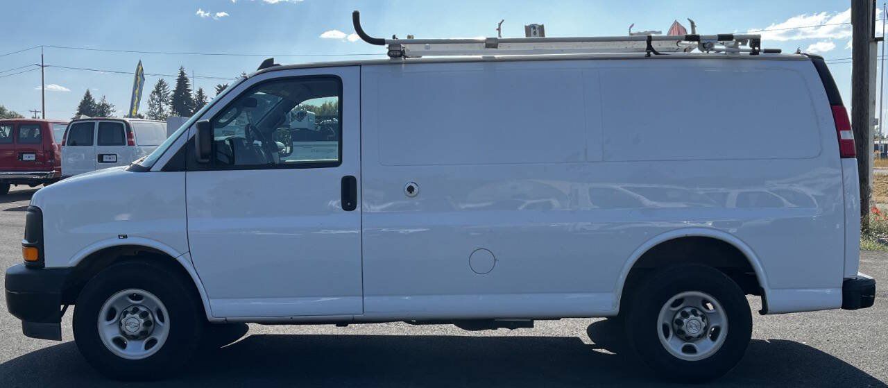 Used 2017 Chevrolet Express 2500 RWD image 8