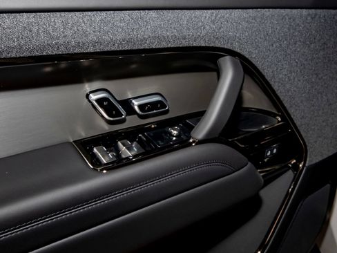 New 2026 Land Rover Range Rover Sport SE AWD/4WD image 33