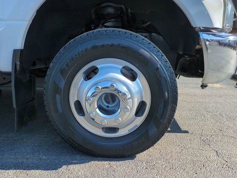 Used 2022 Ford F350 Lariat w/ Lariat Value Package image 10