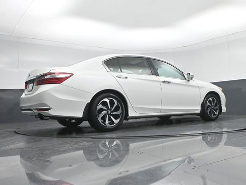Used 2016 Honda Accord EX image 49