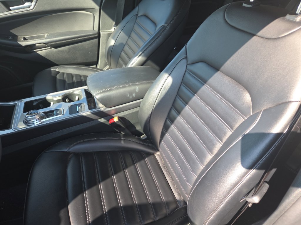 Certified 2024 Ford Edge SEL w/ Convenience Package AWD/4WD image 3