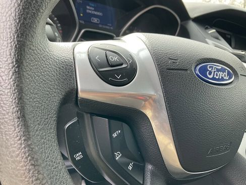 Used 2014 Ford Focus SE FWD image 25
