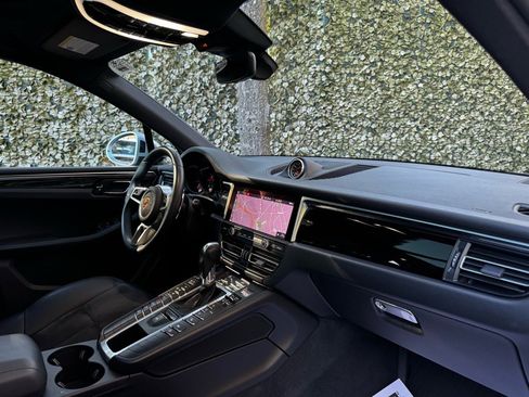 Used 2021 Porsche Macan image 26