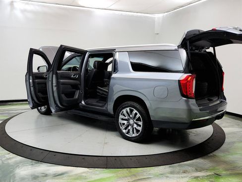 Used 2021 GMC Yukon XL SLT w/ SLT Premium Package image 12