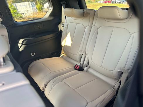 New 2025 Jeep Grand Cherokee L Limited image 16