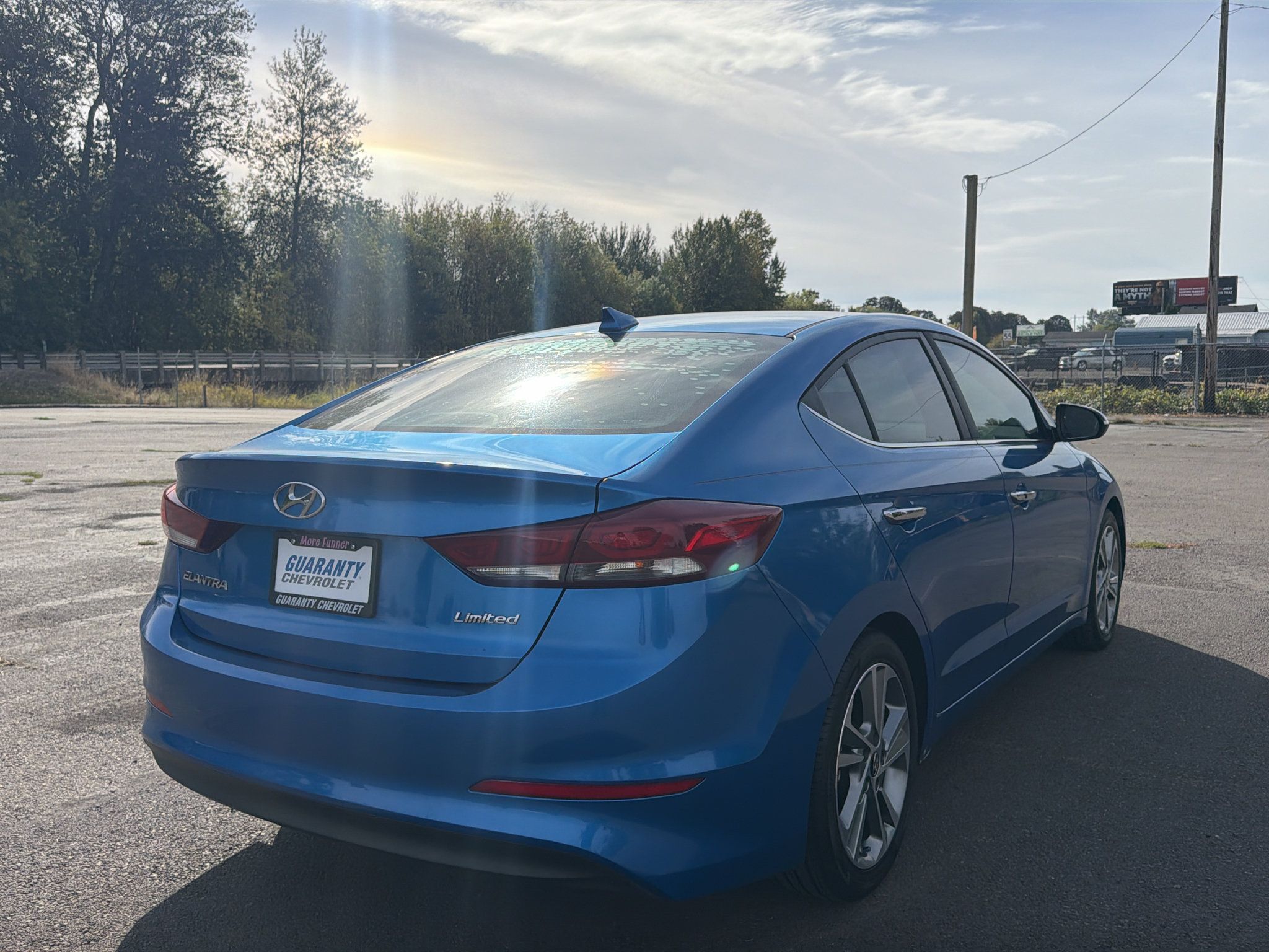 Used 2017 Hyundai Elantra Limited w/ Limited Tech Package 08 FWD image 13