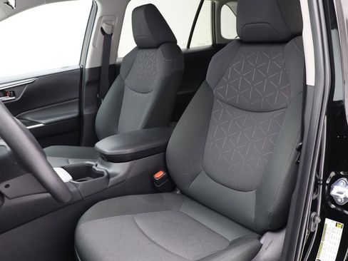 Used 2025 Toyota RAV4 XLE image 15