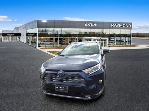 Used 2019 Toyota RAV4 XSE w/ XSE Weather Package AWD/4WD image 7