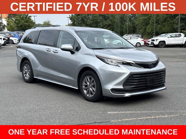 Used 2023 Toyota Sienna LE w/ LE Plus Package FWD image 1