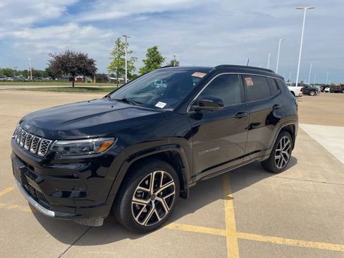 Used 2025 Jeep Compass Limited w/ Elite Group AWD/4WD image 6