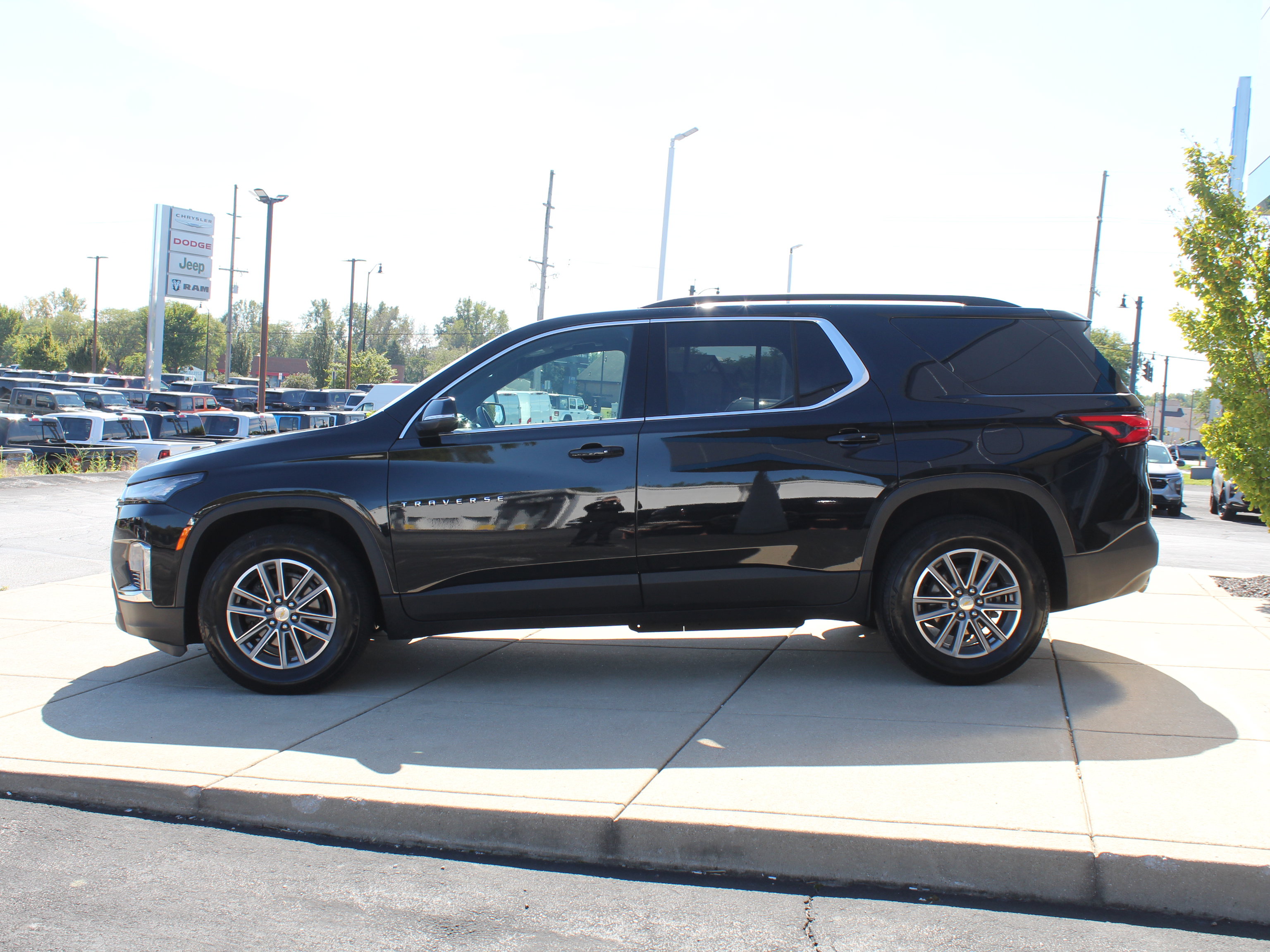 Used 2023 Chevrolet Traverse LT AWD/4WD image 9