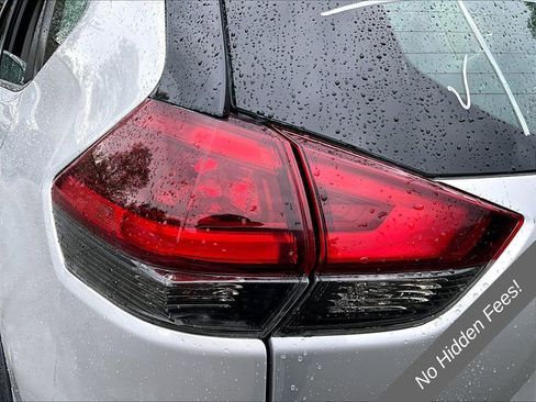 Used 2020 Nissan Rogue S FWD image 27