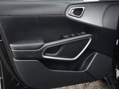 Used 2022 Kia Soul LX w/ Technology Package image 19