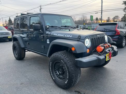 Used 2016 Jeep Wrangler Unlimited Rubicon w/ Connectivity Group image 7