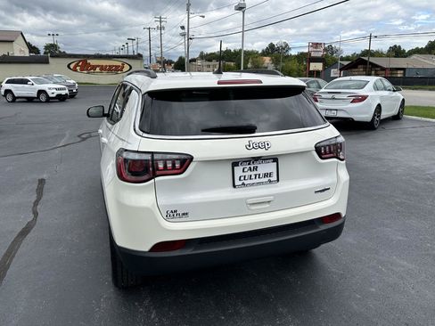 Used 2018 Jeep Compass Latitude w/ Popular Equipment Group FWD image 9