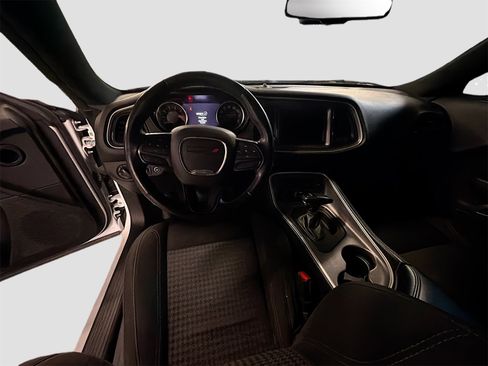 Used 2022 Dodge Challenger SXT image 20