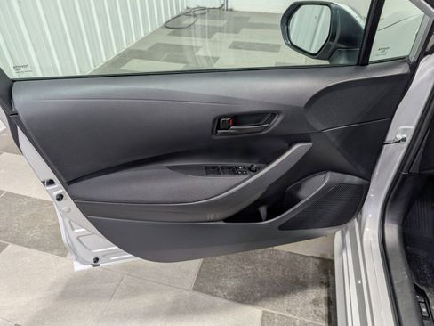 Used 2025 Toyota Corolla LE image 12