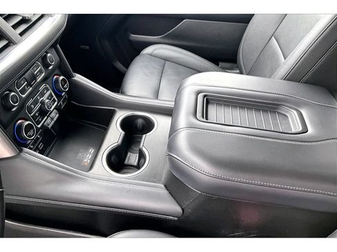 Used 2022 Chevrolet Tahoe Z71 w/ Luxury Package AWD/4WD image 17
