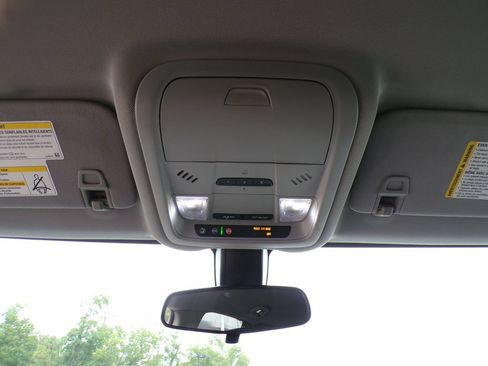 Used 2018 Chevrolet Equinox LT FWD image 27