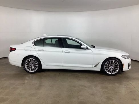 Used 2022 BMW 530i xDrive w/ Convenience Package AWD/4WD image 4