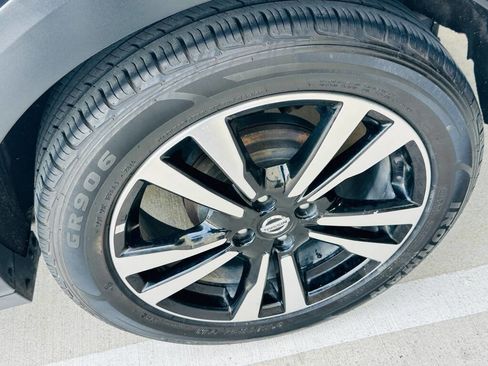 Used 2020 Nissan Kicks SV image 30